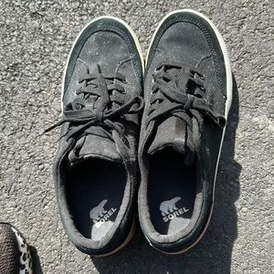 Sorel women’s In and About sneaker size 10